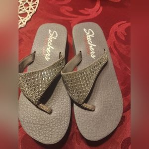 7.5 Sketchers sandals